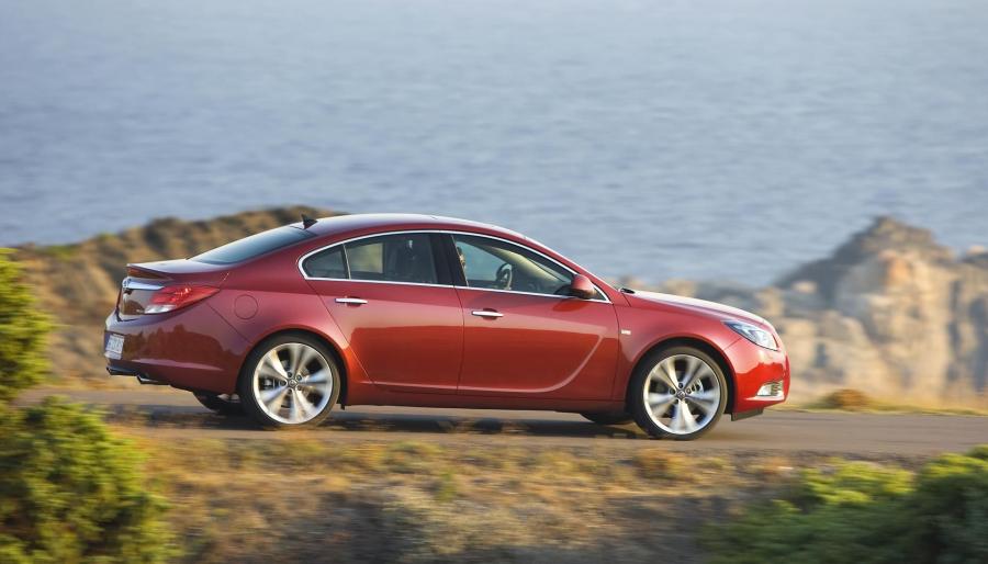  Opel Insignia 2012 года  (фото 17 из 32)